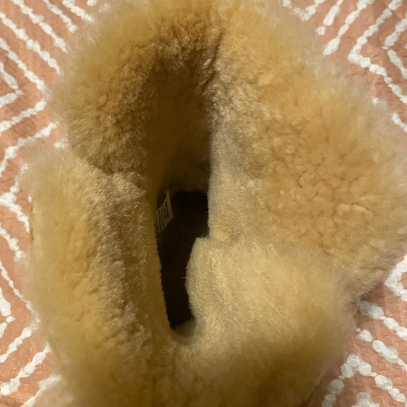 Ugg boots size 9 - Picture 4 of 5